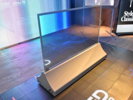透明OLEDを採用した液晶モニタ「Clear display」