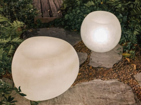 光を透過する、輝く石のような家具「LUCENT」コレクション発売
