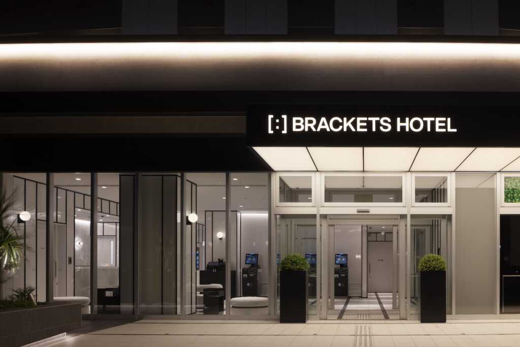 BRACKETS HOTEL